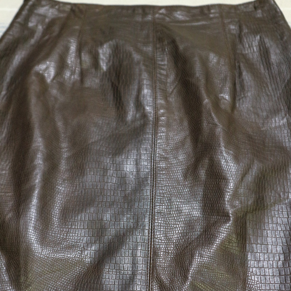 VTG LANNA Crocodile Embossed Leather Skirt - Picture 2 of 8